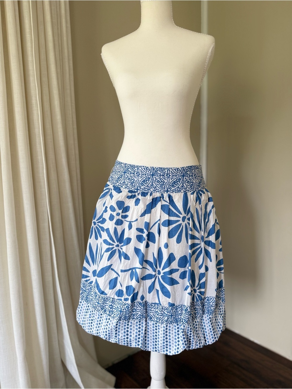 Vintage American Eagle Y2K AE Blue Floral Print Cotton Mini Skirt Bubble Hem